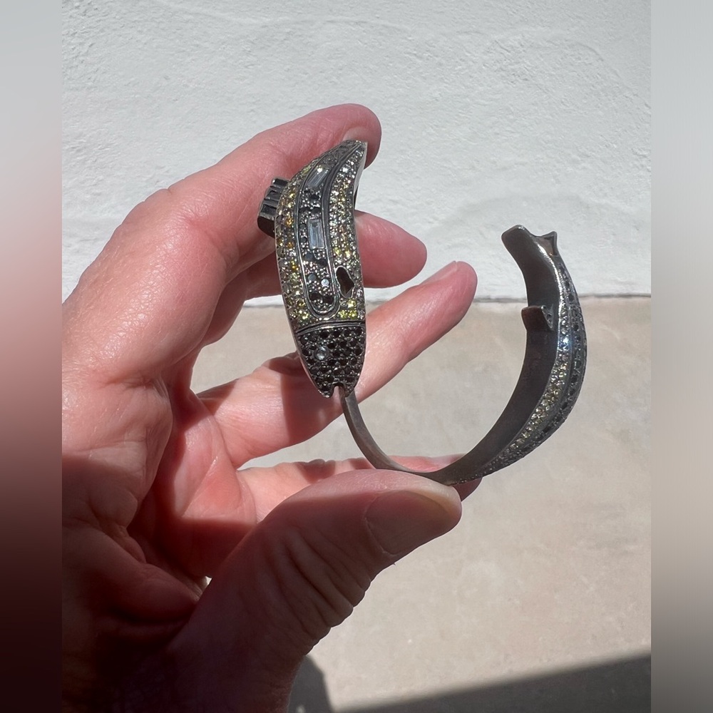 Roseark Fish Bangle - Picture 5 of 10